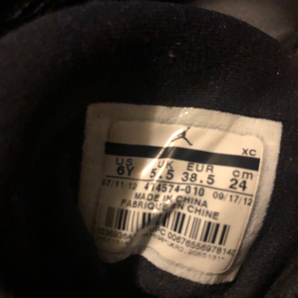 Jordan Shoes Size 6y - Picture 4 of 4